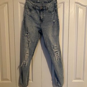 DISTRESSED JEANS FROM NO BOUNDARIES SIZE 5